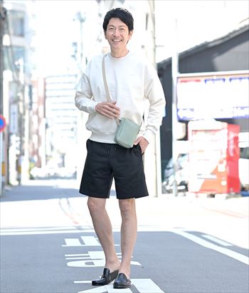 部屋着に見せない、大人のショーツコーデ