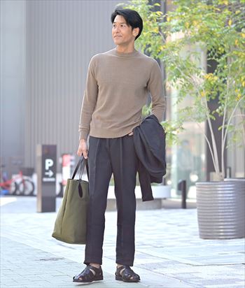 リネンで纏う大人のワークスタイル