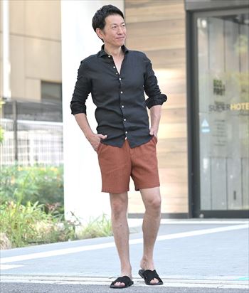ラフさを品格で包む、イケオジの夏スタイル