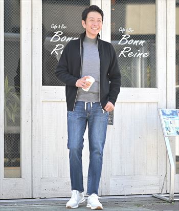 ニットブルゾンで叶える、大人の都会派カジュアル