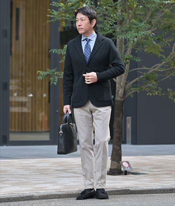静かに印象を上げるジャケットスタイル