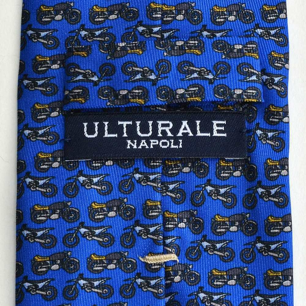 ウルトゥラーレULTURALEメンズアクセサリーシルク100％バイク柄ブルー総柄トレピエゲ3つ折りネクタイイタリア製剣先幅7cmナロー