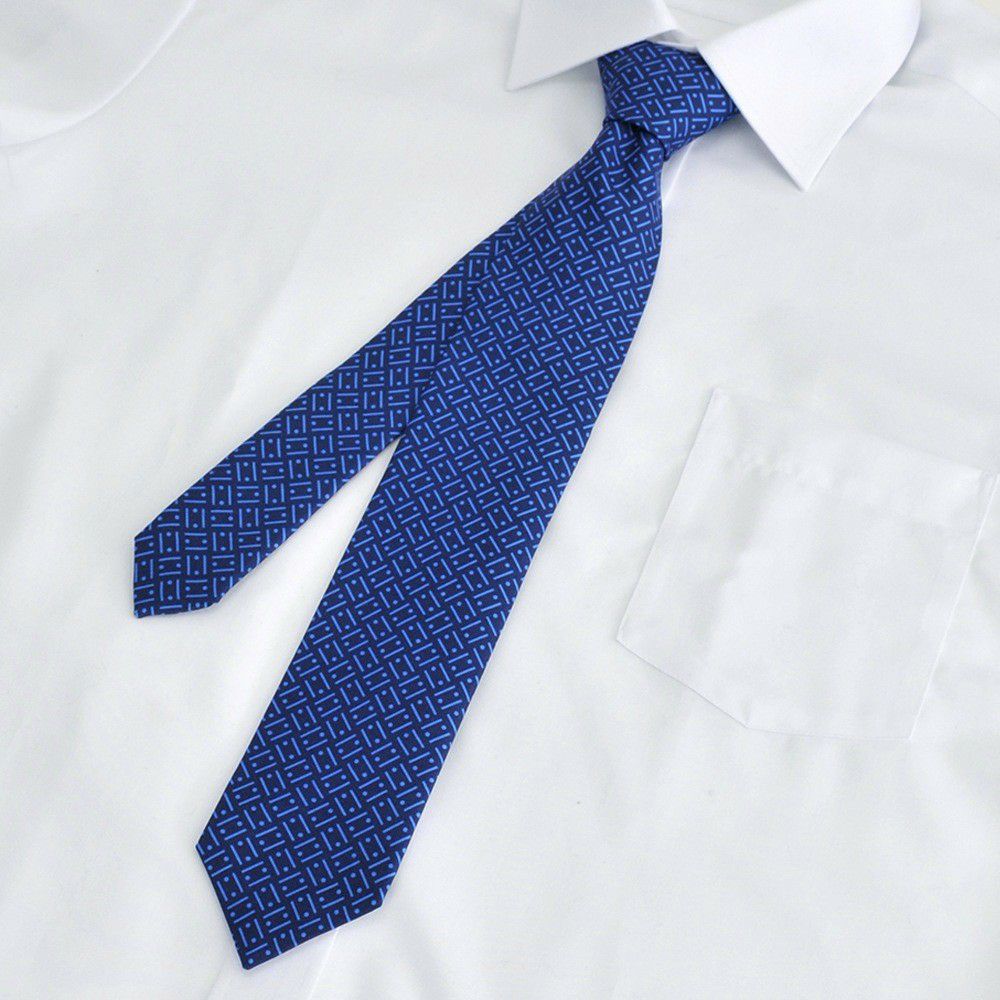 ウルトゥラーレULTURALEメンズアクセサリーシルク100％ジオメトリックブルー＆ブルートレピエゲ3つ折りネクタイイタリア製剣先幅7cmナロー