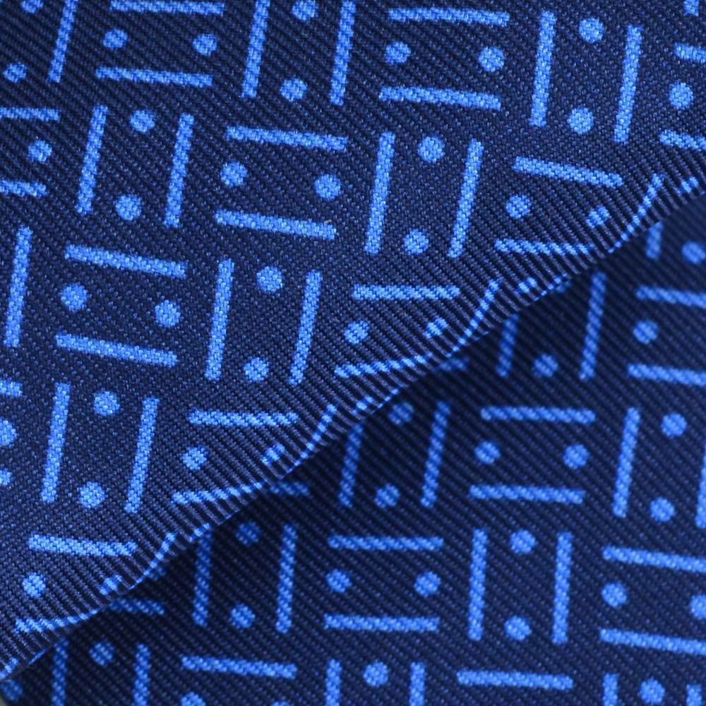 ウルトゥラーレULTURALEメンズアクセサリーシルク100％ジオメトリックブルー＆ブルートレピエゲ3つ折りネクタイイタリア製剣先幅7cmナロー