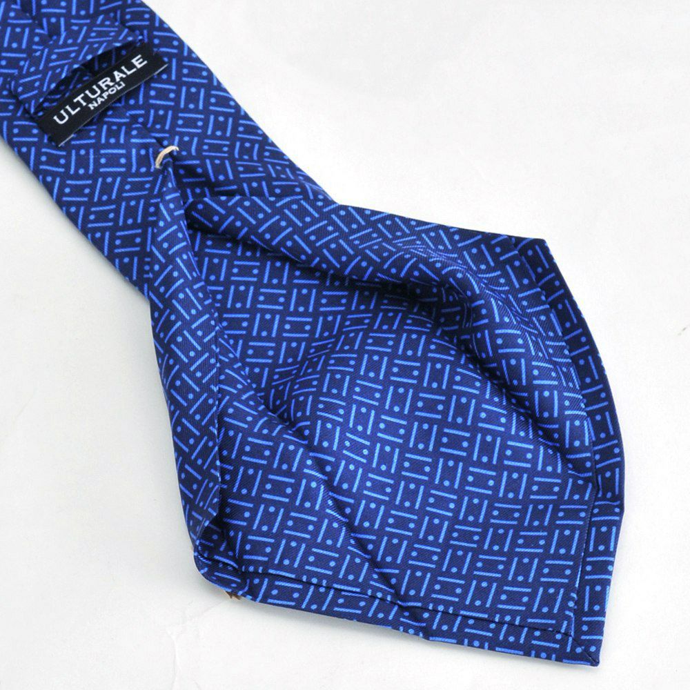 ウルトゥラーレULTURALEメンズアクセサリーシルク100％ジオメトリックブルー＆ブルートレピエゲ3つ折りネクタイイタリア製剣先幅7cmナロー