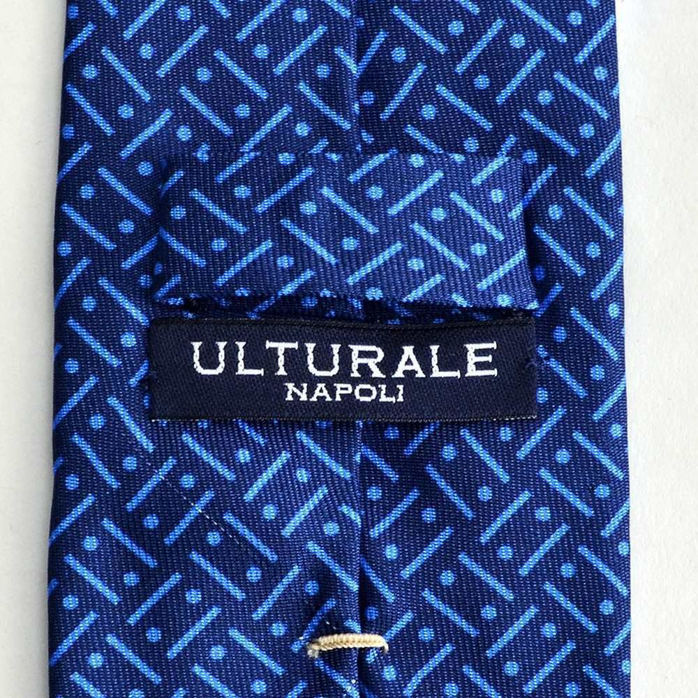ウルトゥラーレULTURALEメンズアクセサリーシルク100％ジオメトリックブルー＆ブルートレピエゲ3つ折りネクタイイタリア製剣先幅7cmナロー