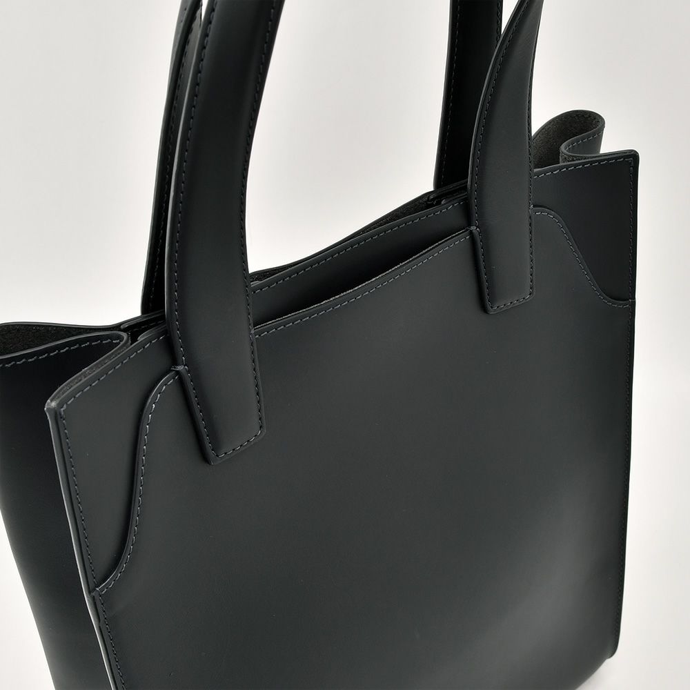 ファーロFARO縦長トートバッグメンズスムースカーフレザーブラック黒マグネット開閉式ブランドロゴデザイン男女兼用肩掛け可能国内正規品でらでら公式ブランド