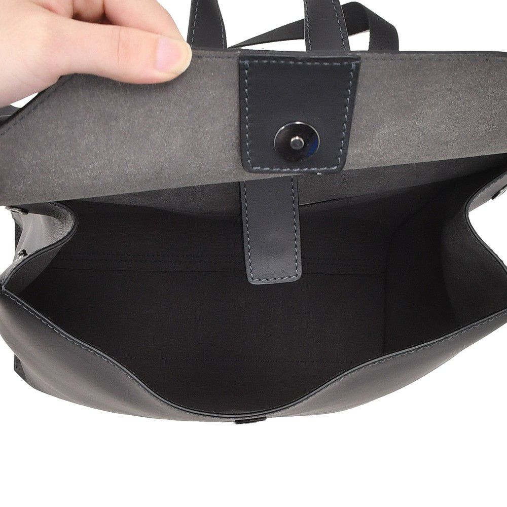 ファーロFAROバックパックメンズスムースカーフレザーブラック黒フラップマグネット開閉式ブランドロゴデザイン男女兼用ハンドル付き国内正規品でらでら公式ブランド