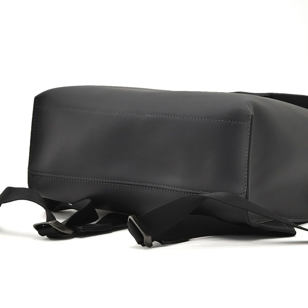 ファーロFAROバックパックメンズスムースカーフレザーブラック黒フラップマグネット開閉式ブランドロゴデザイン男女兼用ハンドル付き国内正規品でらでら公式ブランド