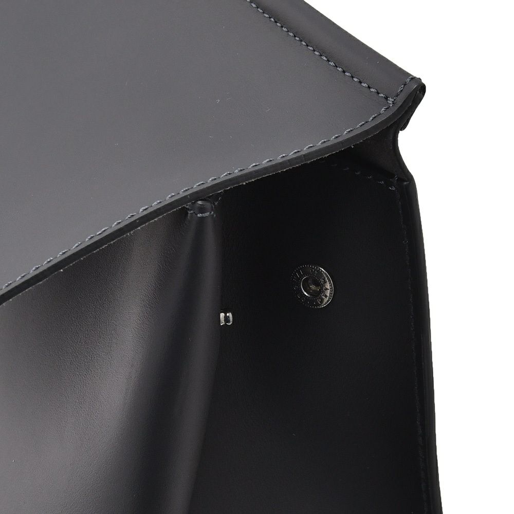 ファーロFAROバックパックメンズスムースカーフレザーブラック黒フラップマグネット開閉式ブランドロゴデザイン男女兼用ハンドル付き国内正規品でらでら公式ブランド