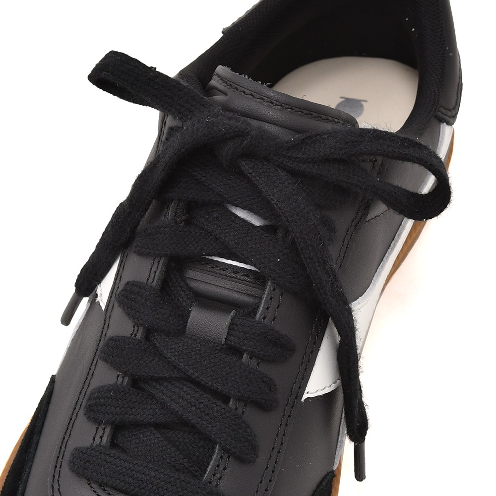 ディアドラDIADORAレザースニーカーメンズインドアシューズTRAINERトレーナーレースアップタイプブラック×ホワイトガムソールフォークドパッチ国内正規品でらでら公式ブランド