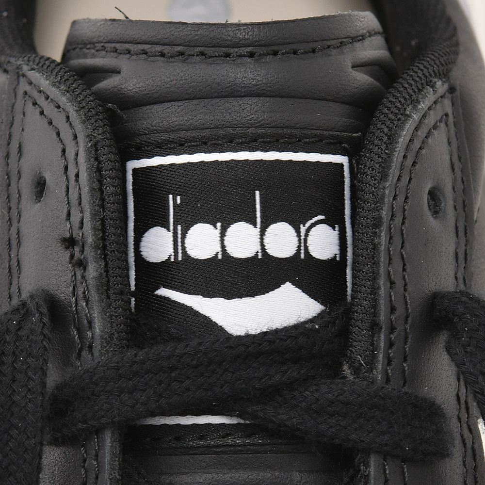 ディアドラDIADORAレザースニーカーメンズインドアシューズTRAINERトレーナーレースアップタイプブラック×ホワイトガムソールフォークドパッチ国内正規品でらでら公式ブランド