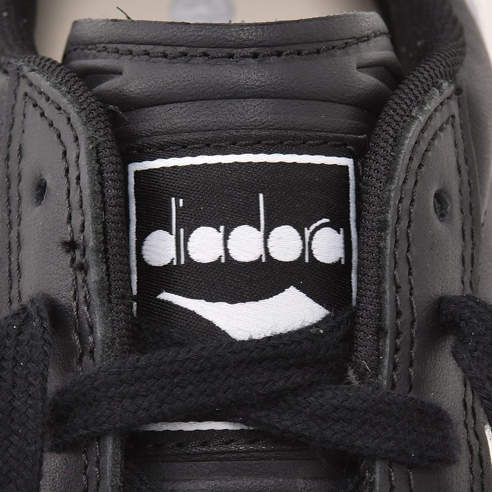 ディアドラDIADORAレザースニーカーメンズインドアシューズTRAINERトレーナーレースアップタイプブラック×ホワイトガムソールフォークドパッチ国内正規品でらでら公式ブランド