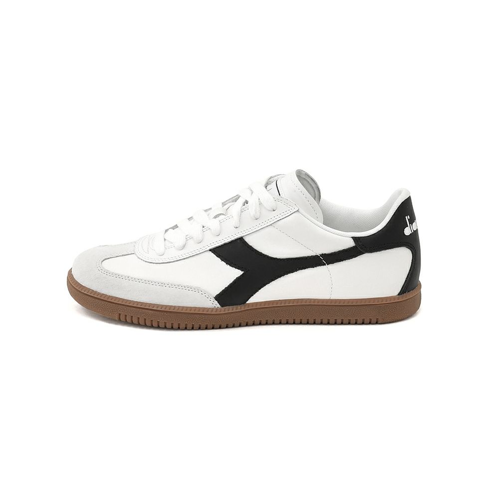 ディアドラDIADORAレザースニーカーメンズインドアシューズTRAINERトレーナーレースアップタイプホワイト×ブラックガムソールフォークドパッチ国内正規品でらでら公式ブランド