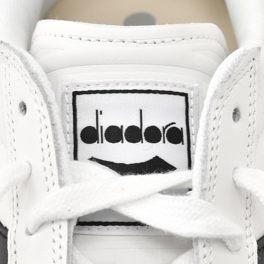 ディアドラDIADORAレザースニーカーメンズインドアシューズTRAINERトレーナーレースアップタイプホワイト×ブラックガムソールフォークドパッチ国内正規品でらでら公式ブランド