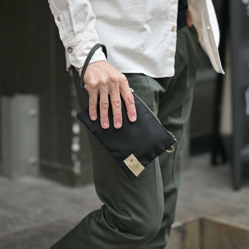 フェリージFelisiマルチケース男女兼用739/2/DSシルキーナイロンブラック黒レザーストラップ付きコンパクトポーチファスナー開閉式国内正規品でらでら公式ブランド