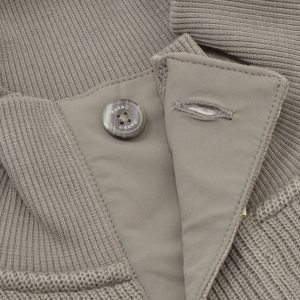 ヘルノリゾートHERNORESORTスタンドネックニットウェアメンズJL00002URコットン100%ブラウングレージュ茶フライフロント国内正規品でらでら公式ブランド