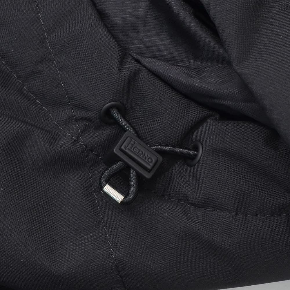 【ポイント8倍11/119:59まで】ヘルノHERNOハイブリッドダウンメンズJP000112Uポリエステルブラック黒切り替えデザイン一体型フードルーズフィット国内正規品でらでら公式ブランド