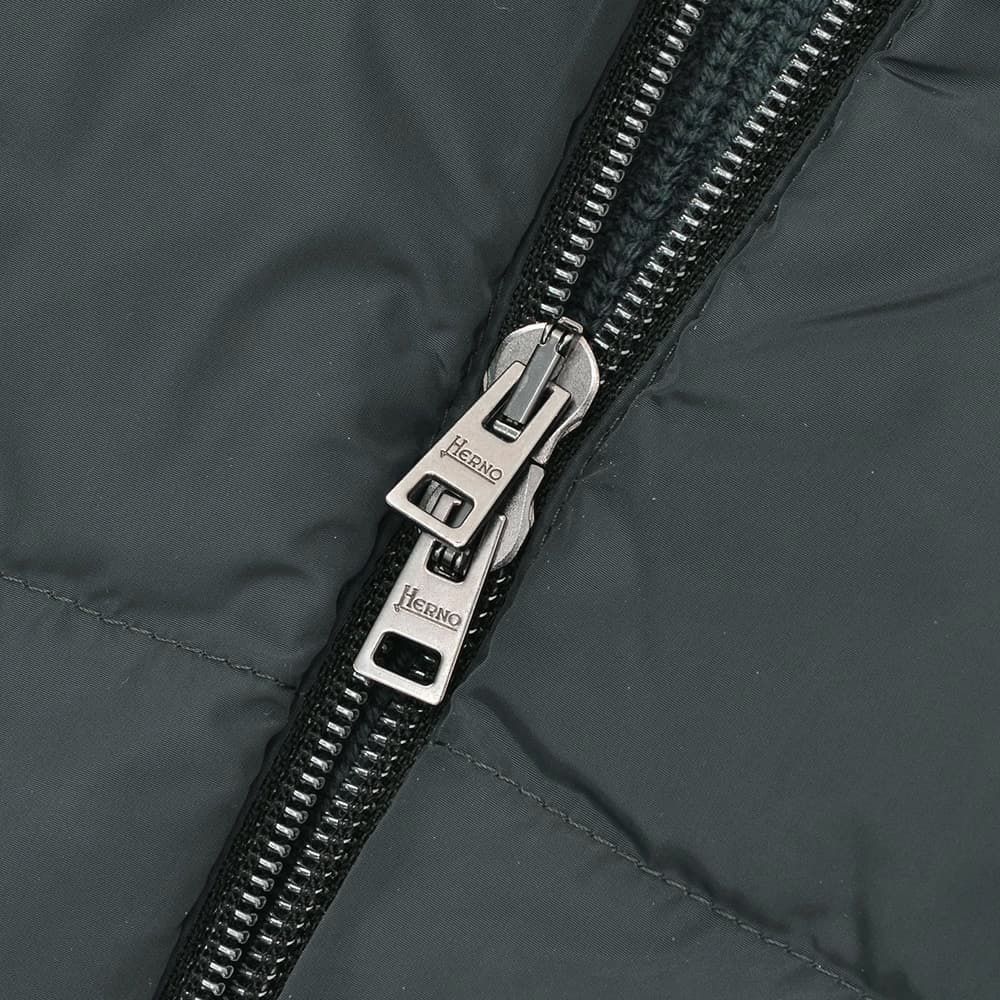 【ポイント8倍11/119:59まで】ヘルノHERNOハイブリッドダウンメンズダウンジャケットフィッシャーマンリブネイビー紺切り替えデザイン後身頃ニットスタンドネックシルバーパーツ国内正規品でらでら公式ブランド